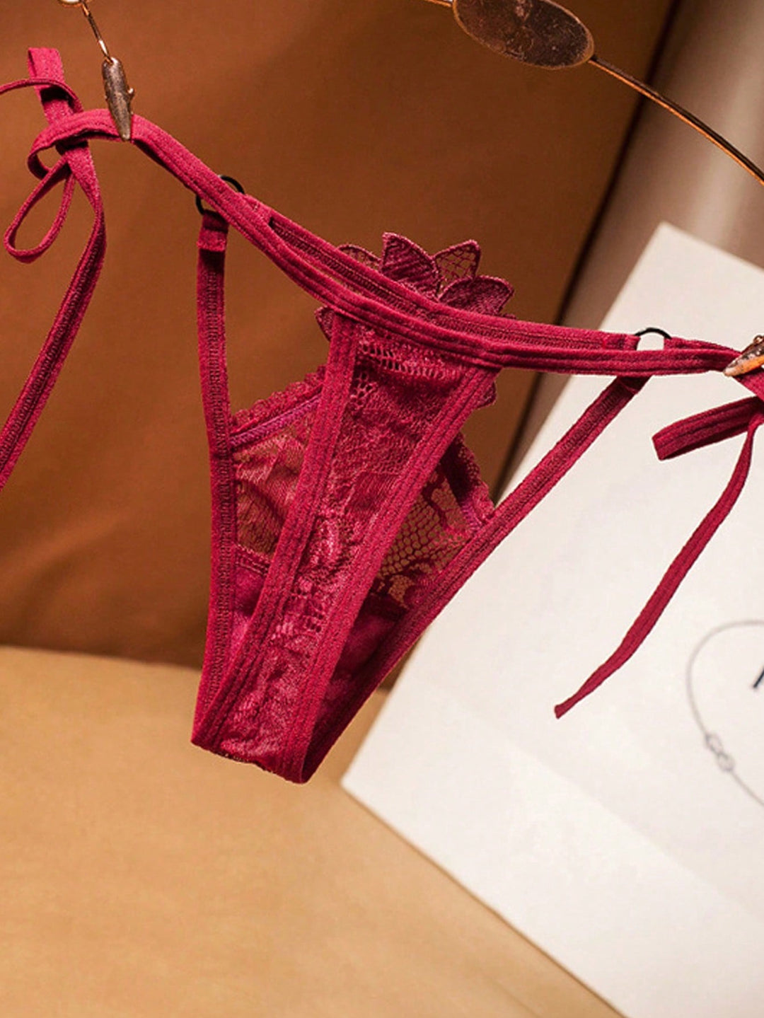 カスタムテキスト。サイドストラップ下着レディースレースセクシー大きいサイズ軽量高級ストラップ中空T字型パンツローウエストTパンツ。クリスマス。