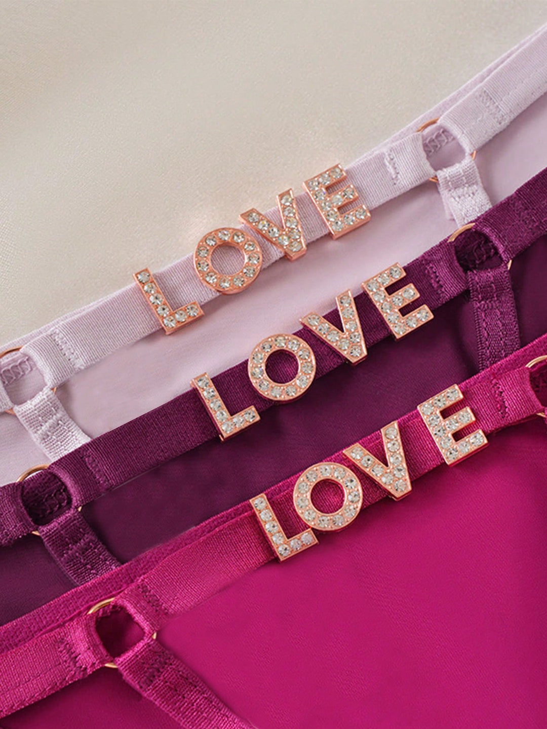 カスタムイニシャルラインストーン装飾中空Tバックパンティー