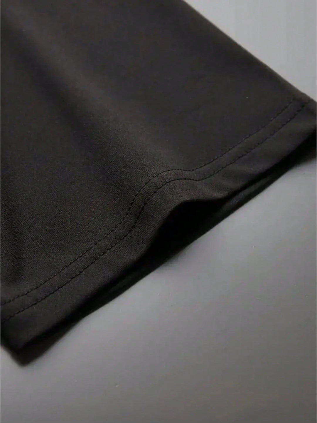 1PCS 100% Cotton Women's Graphic T-Shirt. This T-Shirt Features A Bright Poppy And Leaf Graphic Print. This Round Neck Cotton Short Sleeve T-Shirt Is Perfect For Parties.