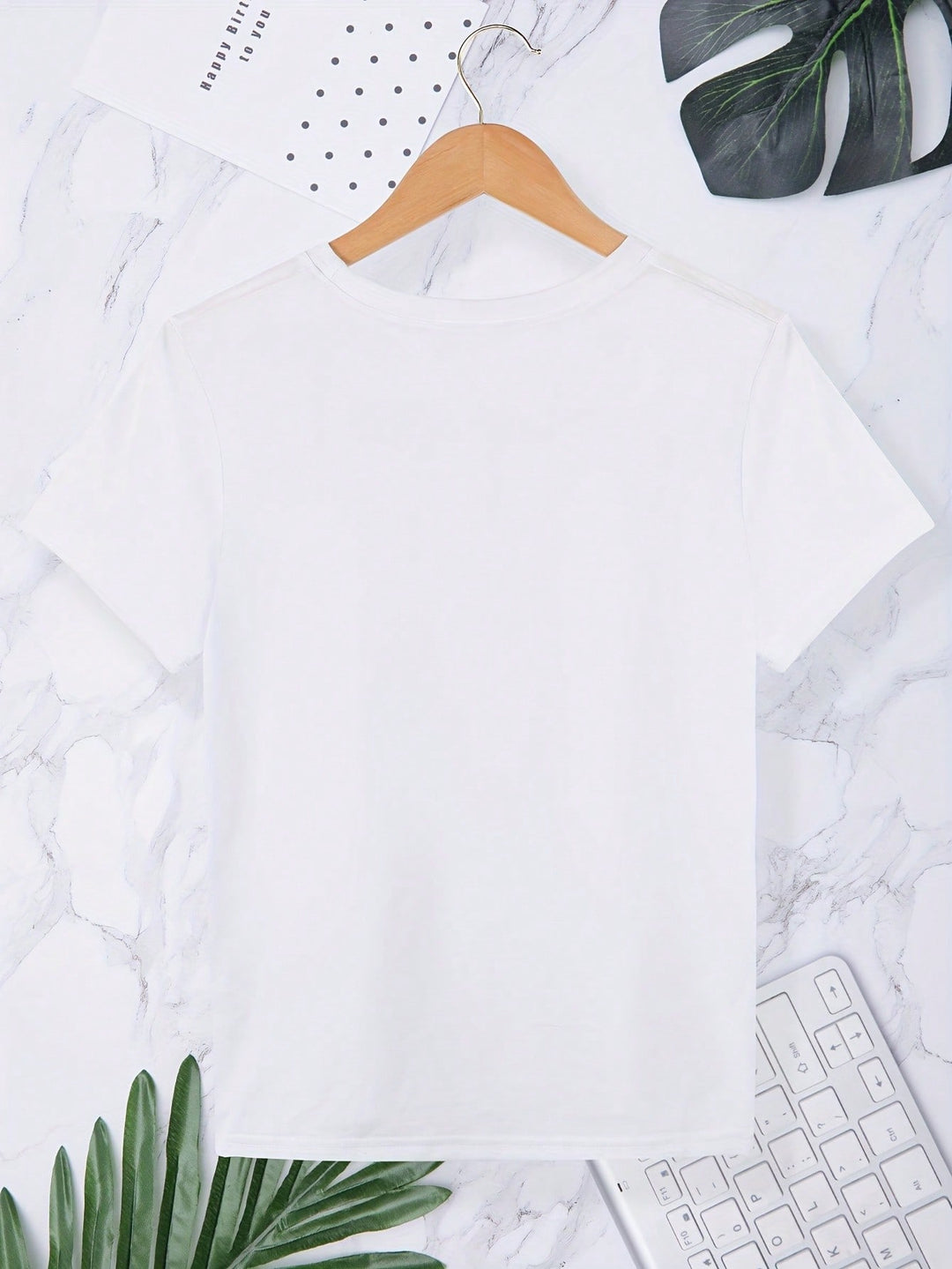 1PCS 100% Cotton Women's Graphic T-Shirt. Heart-Shaped Denim Print Short Sleeves, This Round Neck Cotton Short Sleeve T-Shirt Is Perfect For Outdoor Enthusiasts.
